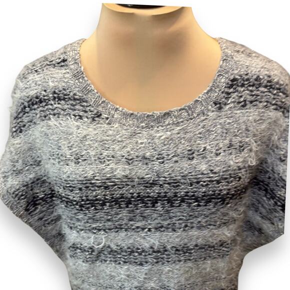 BCBGeneration Fuzzy Oversized Sleeveless Sweater Size XS/S Black/White/Gray - Picture 2 of 10